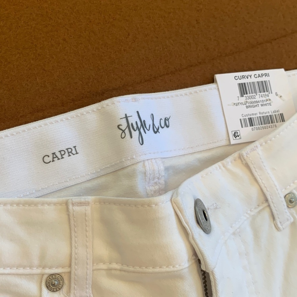 NEW Style & Co. Women's Size 4P 4 Petite White Stretch Cuffed Curvy Capri Pants - Picture 2 of 8